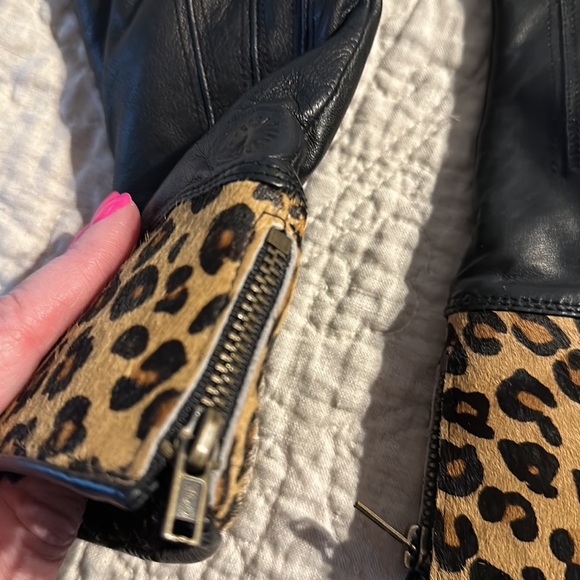 Women’s Ugg Leather Leopard Print Gloves size medium - Picture 3 of 9